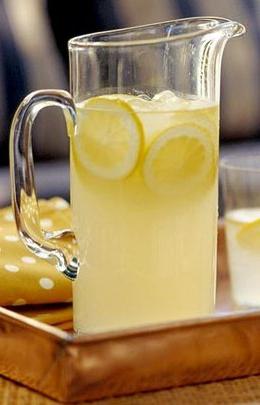 hjemmelavet limonade fra citron