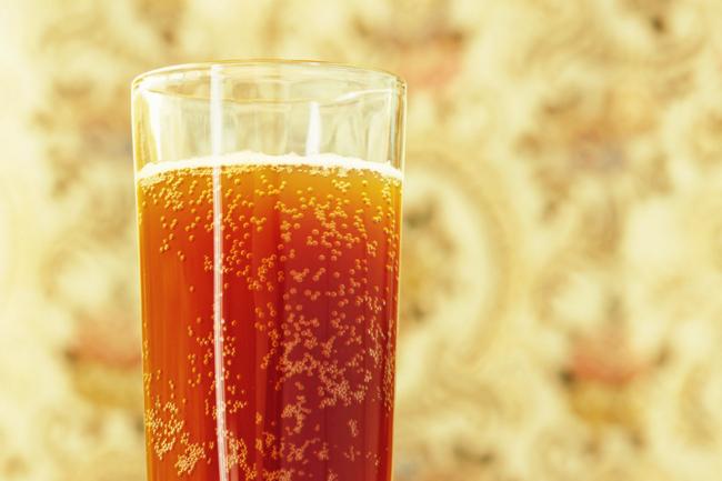 Hvordan laver kvass fra brød: en duftende drink derhjemme