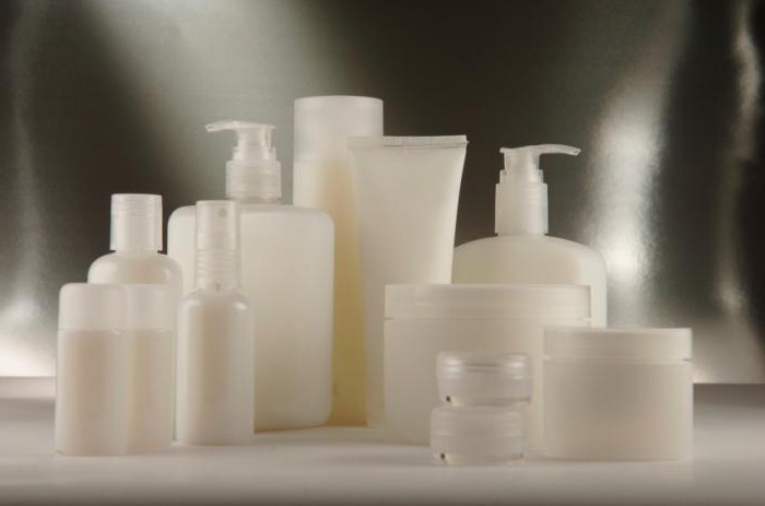 sæt af containere til kosmetiske produkter