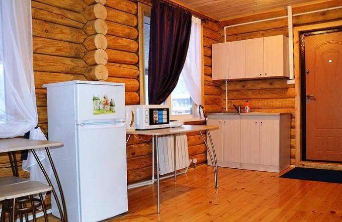 Holiday Village "Quiet Zori" (Chelyabinsk) på bredden af ​​en skovsø