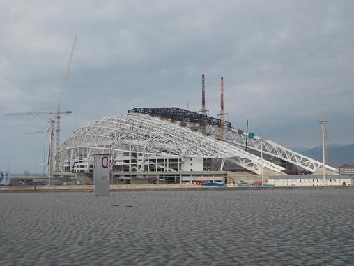 Det olympiske stadion "Fisht" ser godt ud på baggrund af det eponymous mountain