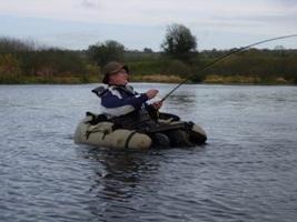 Float fiskestang: fiskeri efter gedde