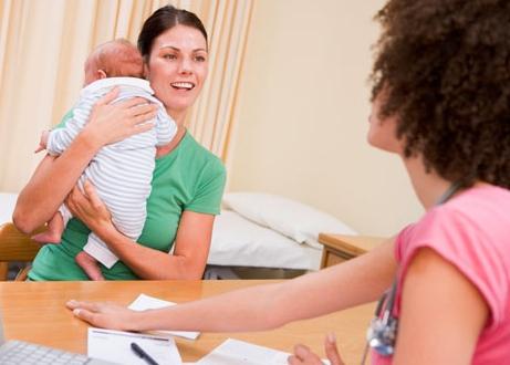 Hvordan man behandler en løbende næse i et spædbarn: tips og tricks