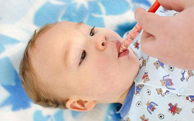 kegle på barnets ben efter vaccination